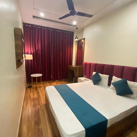 Hotel 56 - 200 Meter From Golden Temple Amritsar Exterior foto