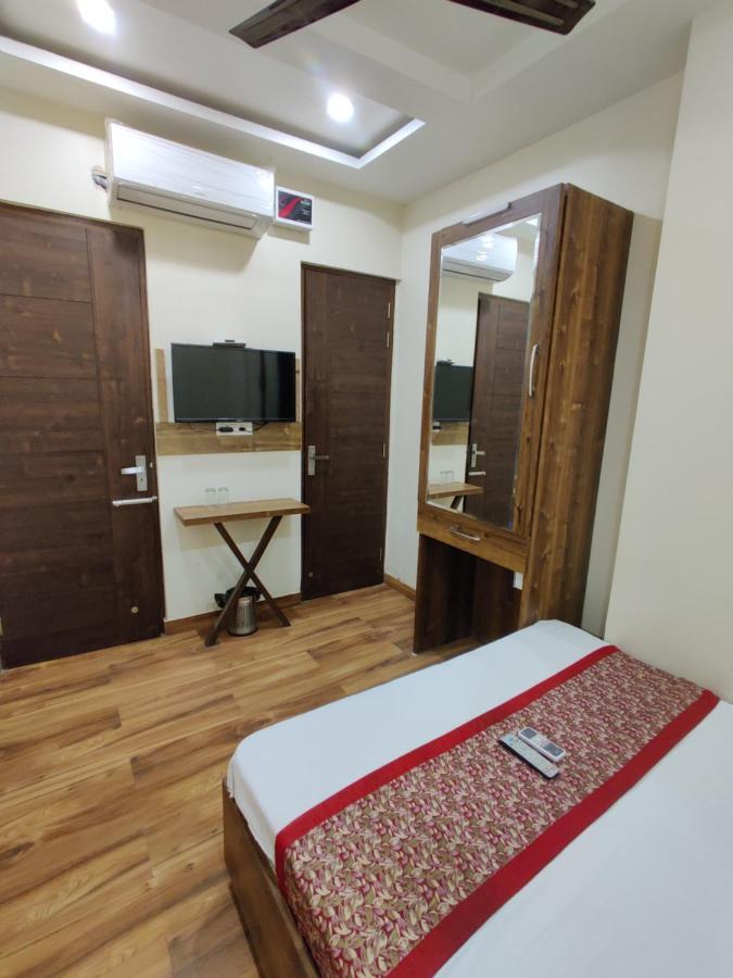 Hotel 56 - 200 Meter From Golden Temple Amritsar Exterior foto