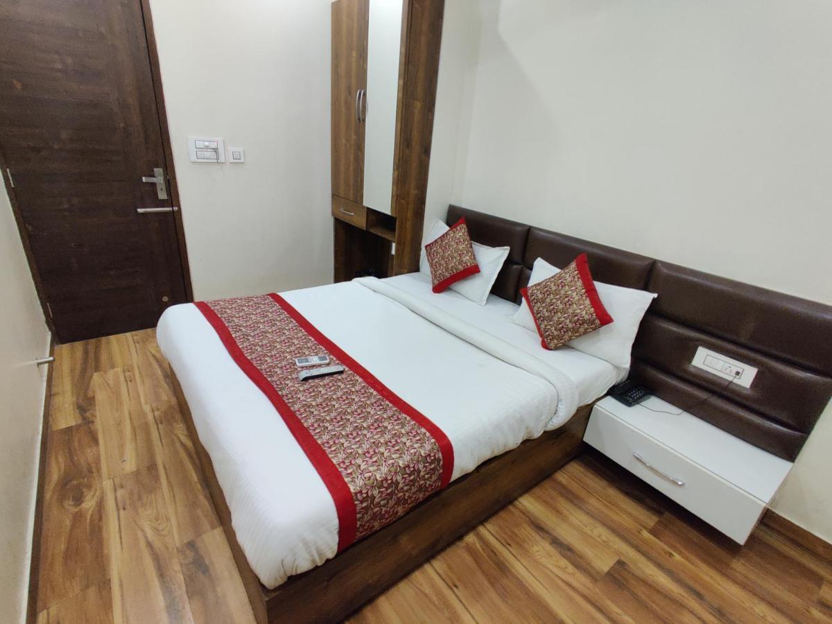 Hotel 56 - 200 Meter From Golden Temple Amritsar Exterior foto