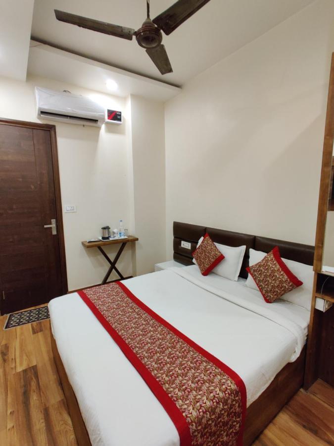 Hotel 56 - 200 Meter From Golden Temple Amritsar Exterior foto