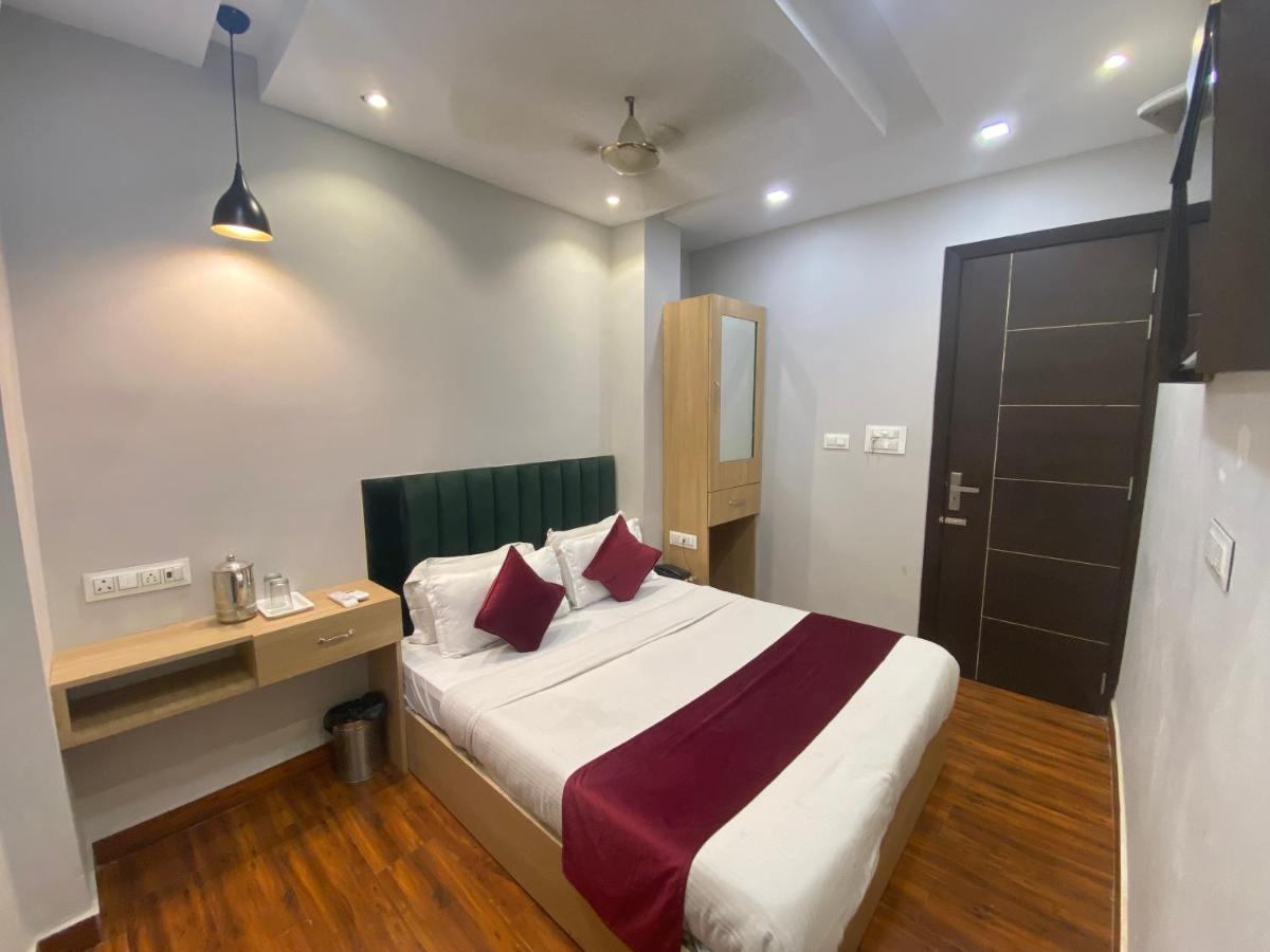 Hotel 56 - 200 Meter From Golden Temple Amritsar Exterior foto