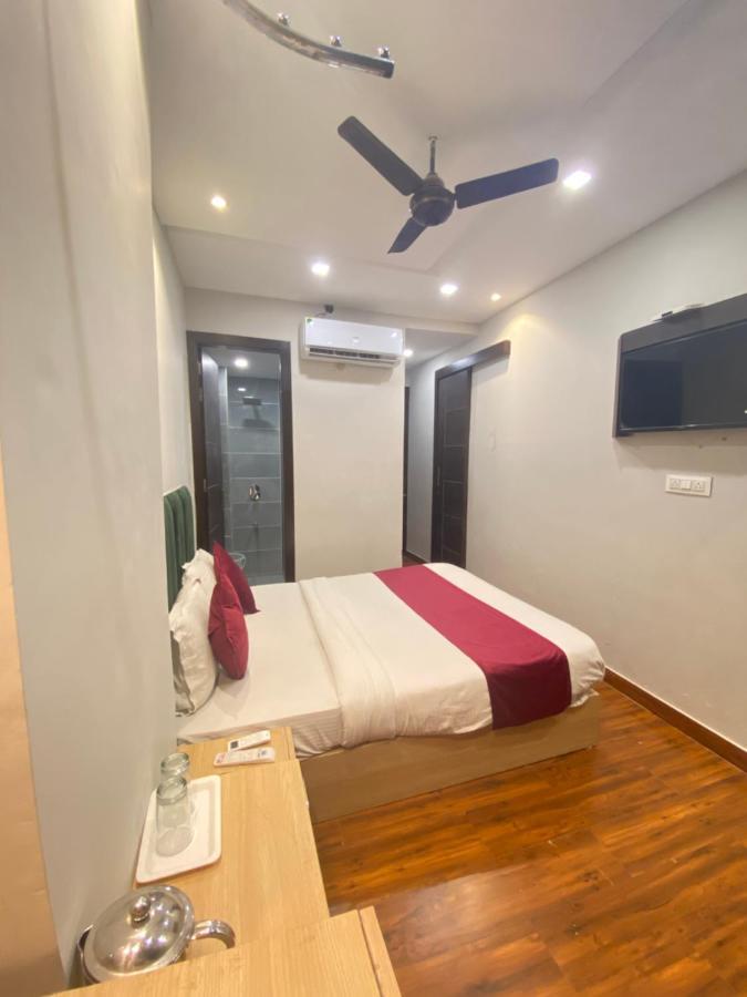 Hotel 56 - 200 Meter From Golden Temple Amritsar Exterior foto