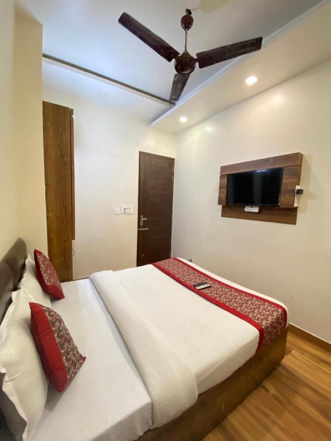 Hotel 56 - 200 Meter From Golden Temple Amritsar Exterior foto