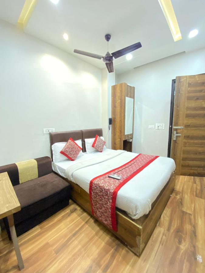 Hotel 56 - 200 Meter From Golden Temple Amritsar Exterior foto