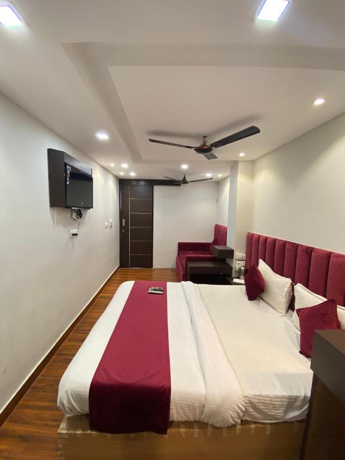 Hotel 56 - 200 Meter From Golden Temple Amritsar Exterior foto